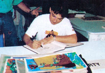 Мануэль Конде раздаёт автографы на КомиксКоне в San Diego (1991)